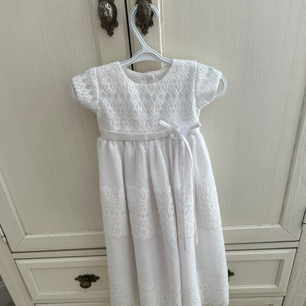 Swea Pea & Lilli Christening Dress. Like new. Size 3-6 months. Beautiful lace.